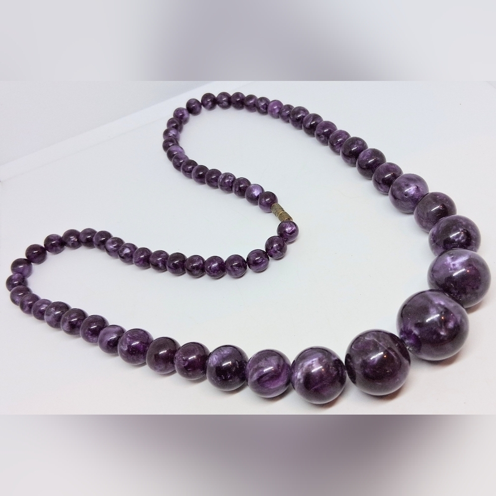 * Vintage Graduated Purple Moonglow Beads Necklace